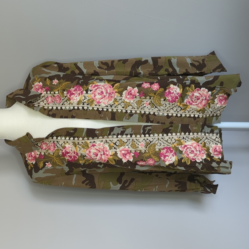 NEW Camo floral embroidered tunic